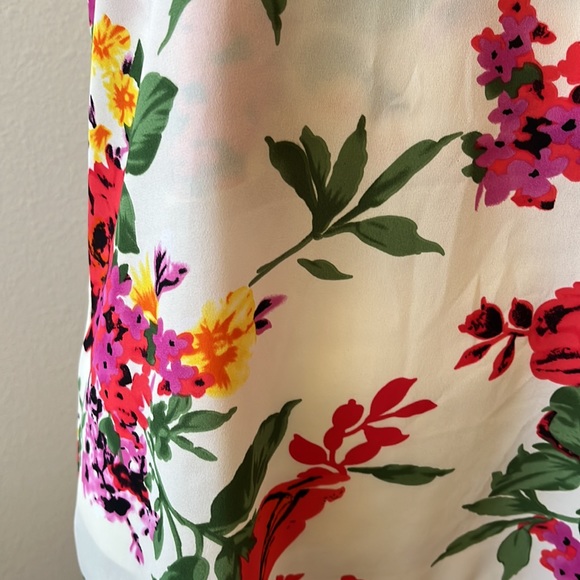 Floral print flowy camisole. - Picture 3 of 3
